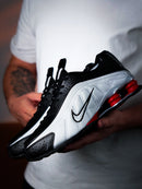 Nike Shox R4 Preto/Branco/Vermelho