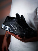 Nike Shox R4 Preto/Prata
